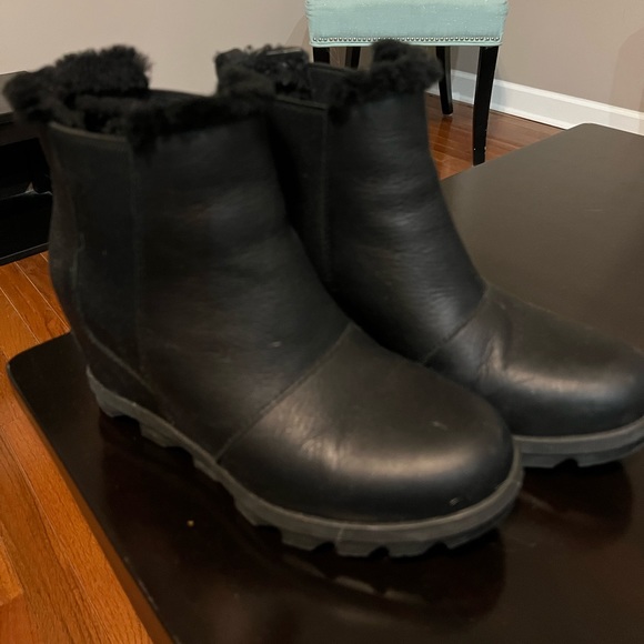 Sorel boots - Picture 1 of 4